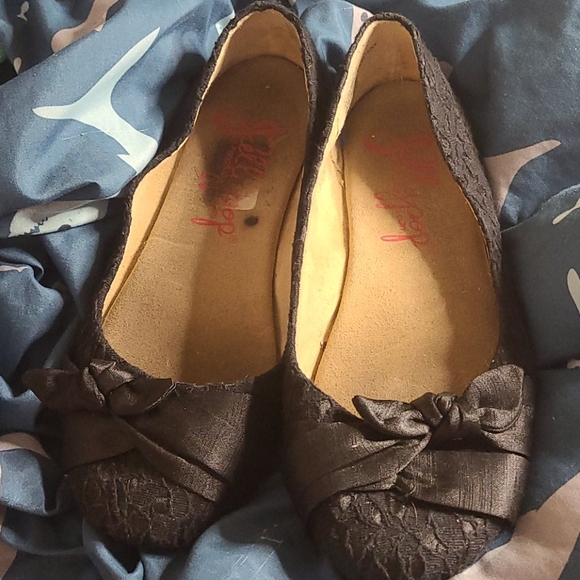 Flats - Picture 1 of 5